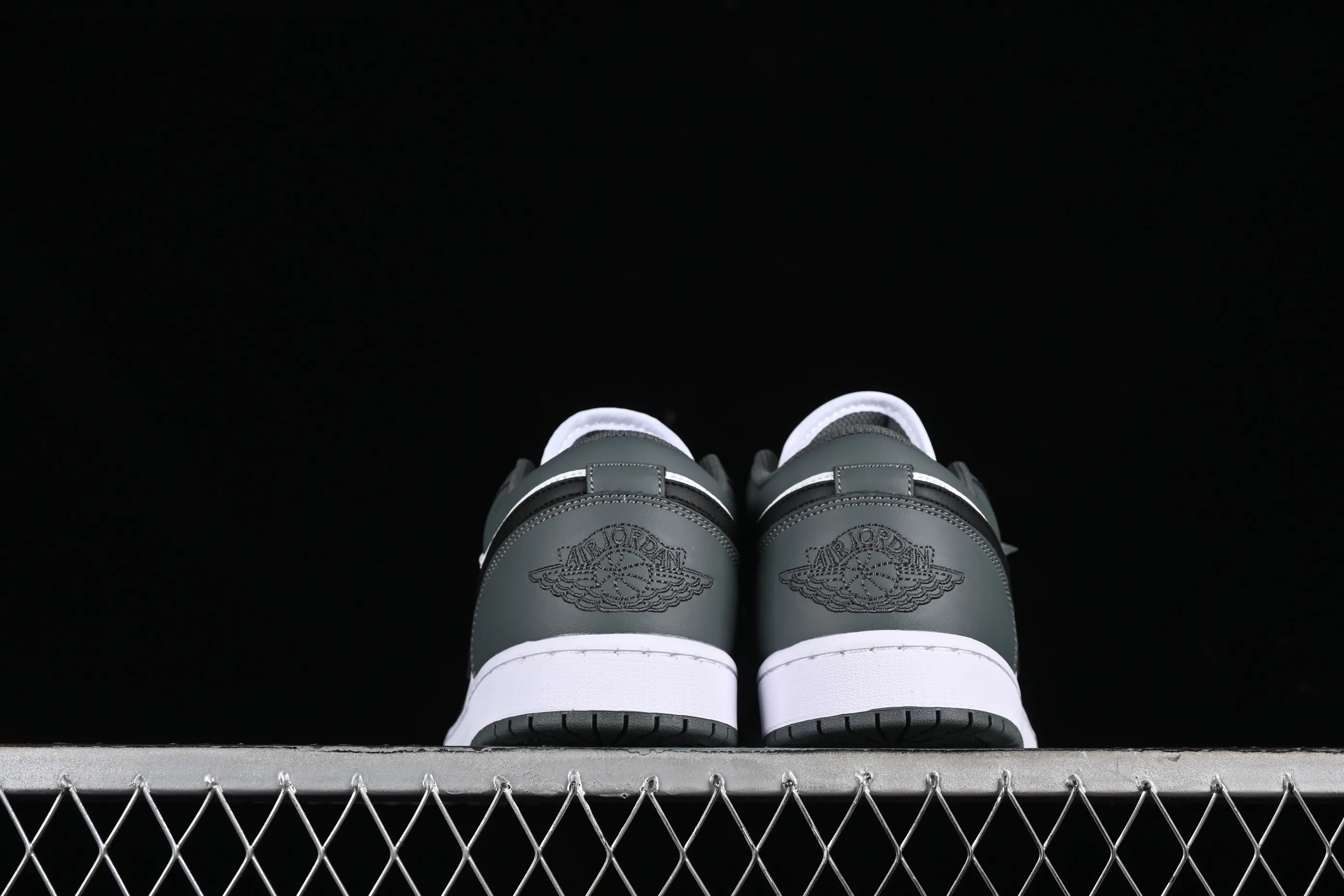 All categories Air Jordan Jordan series basketball shoes Air Jordan 1 Low Air Jordan 1 Low AJ1 Joe 1 black and gray low-top cultural basketball shoes 553560-152